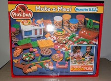 VINTAGE KENNER PLAY-DOH MAKE-A-MEAL MUNCHIN 1989 Near Complete