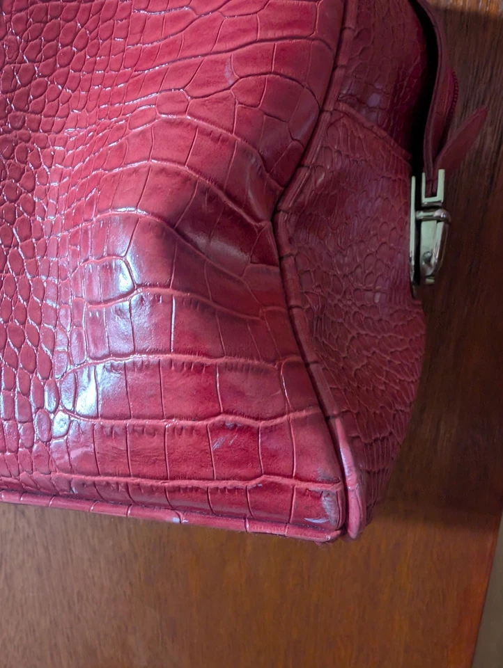 Bolso de Lona Vintage Bath And Body Works Bolso de Noche Rojo Imitación Cuero Caimán Foto 4 de 4