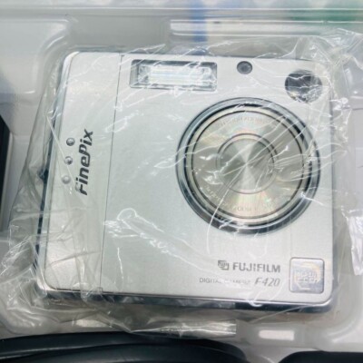 Rare]FUJIFILM FinePix F420 Silver Digital Camera 3.1MP 3x