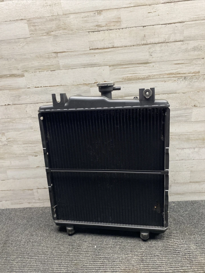 Radiador de aluminio Mopar sin enfriador de aceite para Dodge Grand Caravan 4401028 Foto 2 de 4