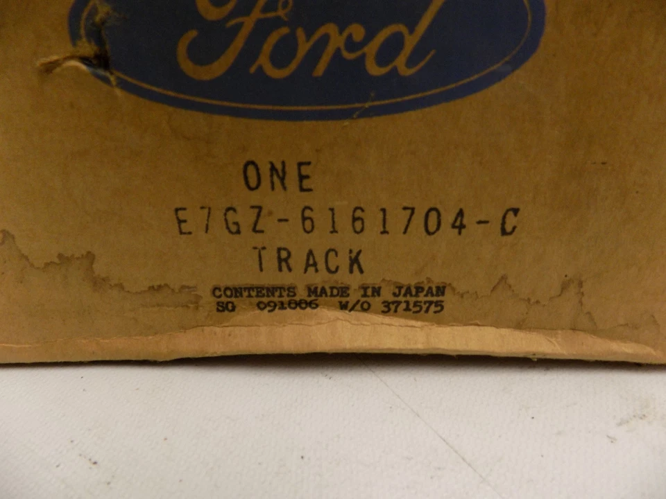 Nuevo conjunto de orugas Mercury Tracer 1998 fabricante de equipos originales lado derecho del pasajero Foto 3 de 3