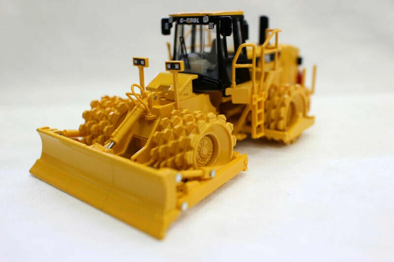 1/64 C-COOL 80016 Engineering Soil Compactor Display Vehicle Model Collection - Image 2 of 4
