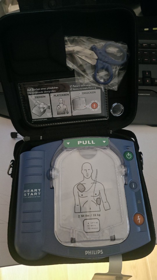 Philips HeartStart Defi AED Mit TASCHE Neu Defibrillator