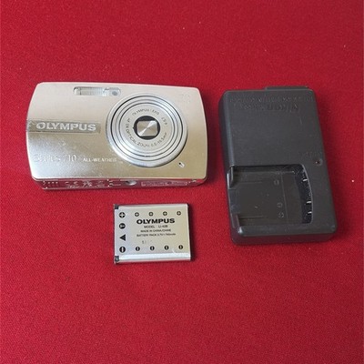 Olympus Stylus 710 7.1MP Silver Digital Camera w/ Battery & Charger- Working!