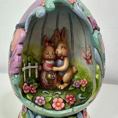 2009 Jim Shore SPRING LOVE Quilt Pattern Egg Lighted Diorama Easter Scene WORKS