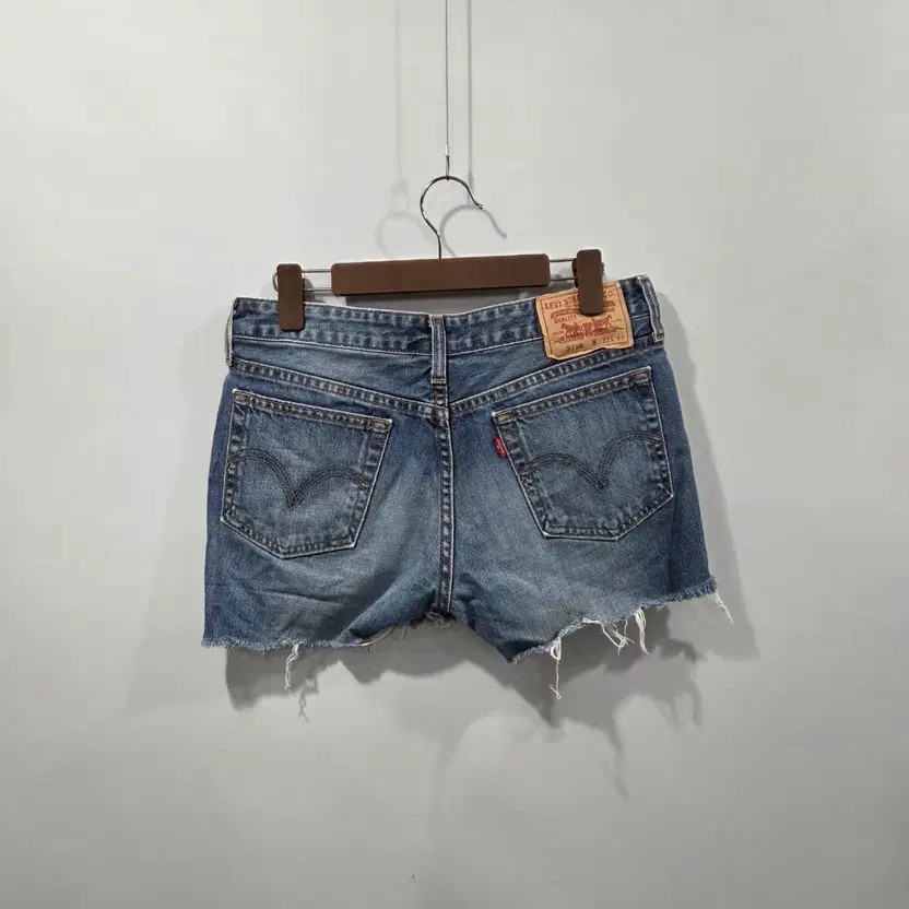 Levi's 571 Women's Denim Shorts Size 73/84 Excellent thumbnail 2