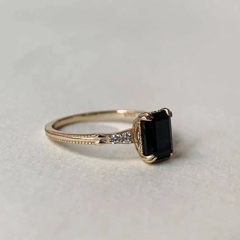 Anillo de compromiso de ónix negro dorado de plata de ley delicado anillo de ónix negro para mujer Foto 4 de 4