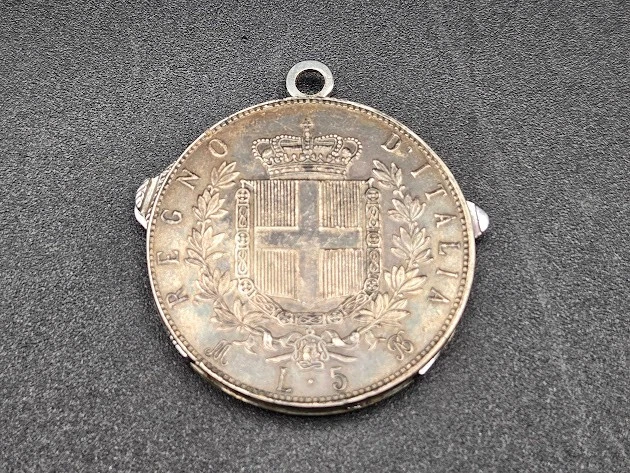 Cuchillo de bolsillo CEM Maniago plata 1869 Italia Vittorio Emanuele II moneda de 5 liras de colección Foto 3 de 4