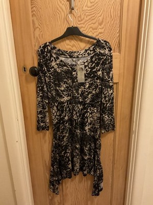 Mia Mida Dress Snake Pattern Hanky Hem  Size 12/14/16 - 34 Inch Bust