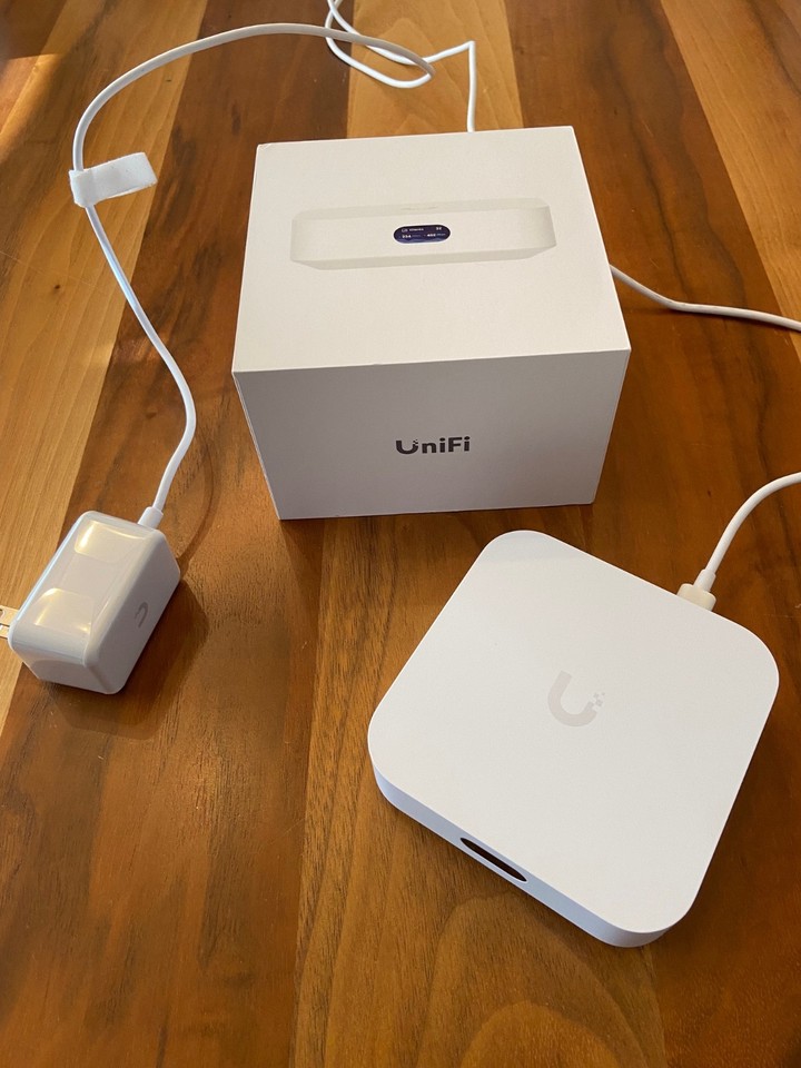 Ubiquiti UniFi Express UX Router Gateway And Wireless Access Point WiFi ...