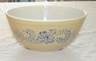 Pyrex Homestead 403 2.5 litre 8.5/8 inch diameter Mixing Bowl
