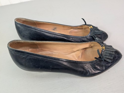 Vintage Gucci Pointed Toe Low Heel Black Leather Fringe Flap Front Italy Size 35 - Picture 10 of 12
