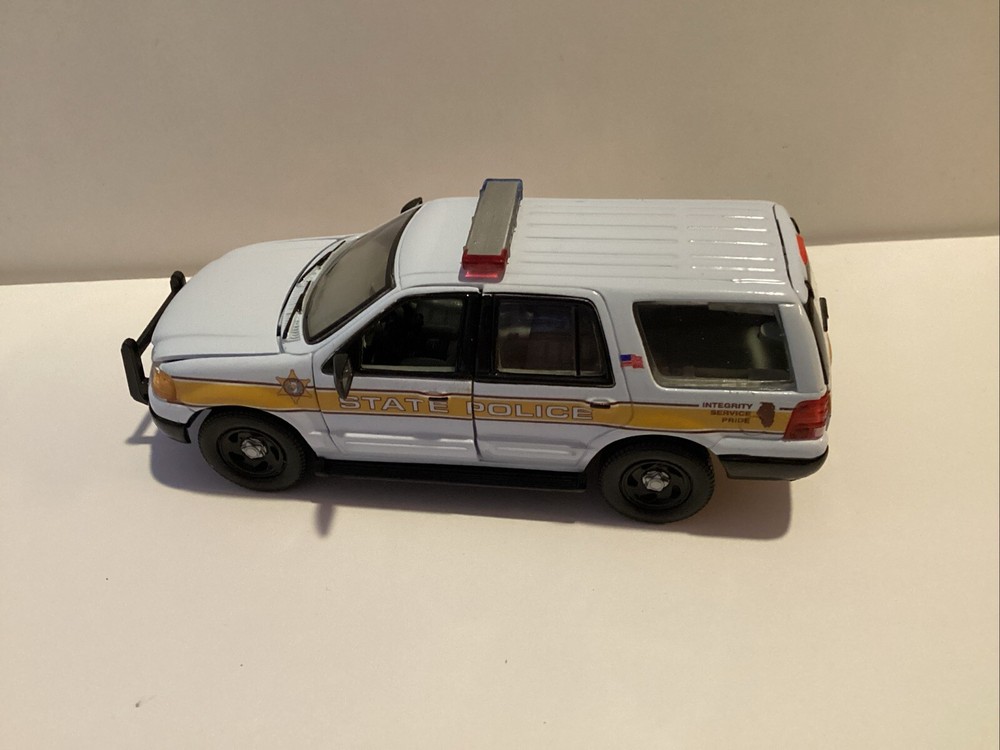 Custom 1/43 Gearbox Illinois State Police Ford Expedition