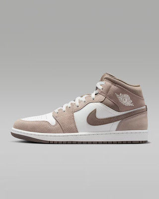 Nike Jordan Air 1 Mid Turnschuhe in Braun und Weiß Schuhe