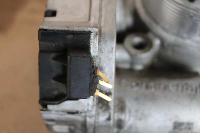 Volkswagen Touareg TDI 2012 carrocería del acelerador 3,0 L diésel 4E0145950J (daños menores) Foto 4 de 4