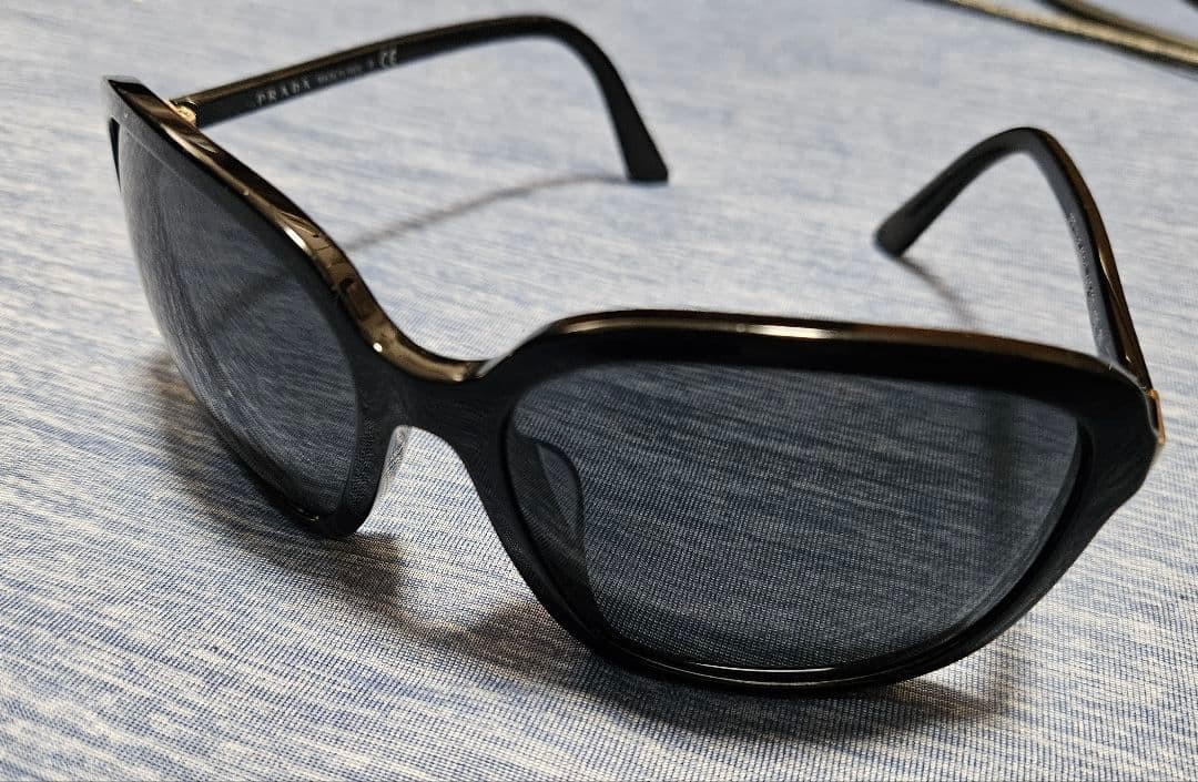 PRADA Sunglasses Fully Model with Case and Tag Used