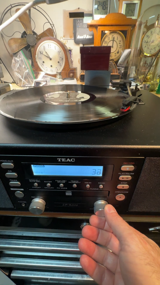 TEAC LP-R400 CD recorder / Turntable / AM/FM Tuner / AUX Input