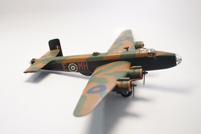 Corgi Rare AA37209 1:72 Handley Page Halifax B.III LV937/MH-E ''Expensive Babe''