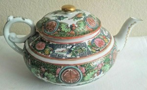 Antique Chinese Canton Famille Rose Medallion Porcelain Teapot
