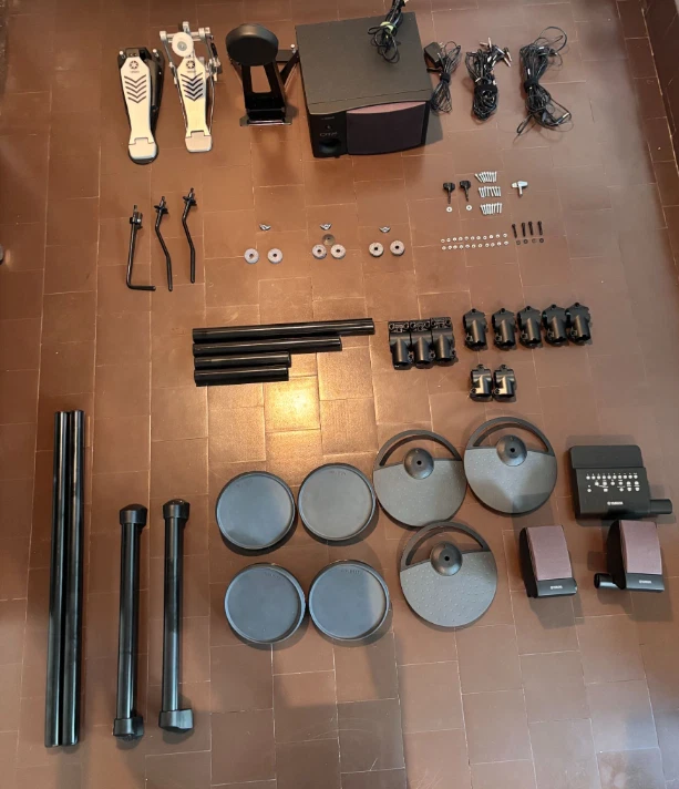 Juego de batería completo Yamaha DTX430K con altavoces Yamaha MS40DR Foto 2 de 4