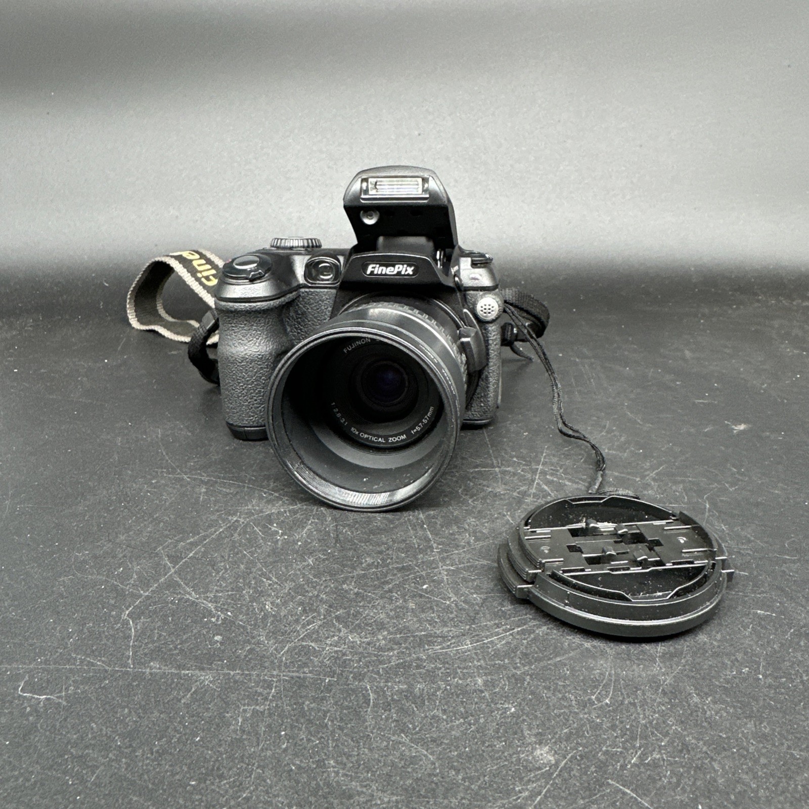 Fujifilm FinePix S Series S5500 4MP Digital Camera Black - Tested