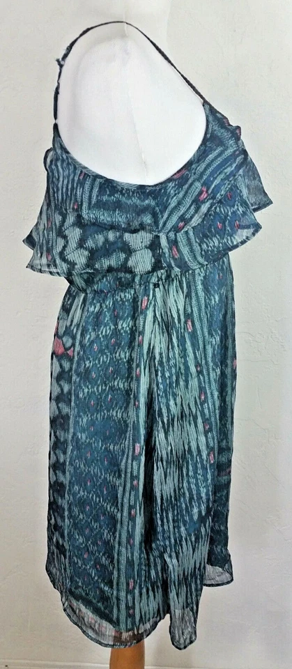 Vestido para mujer Converse One Star mediano geométrico abstracto con volantes escote trenzado Foto 4 de 4