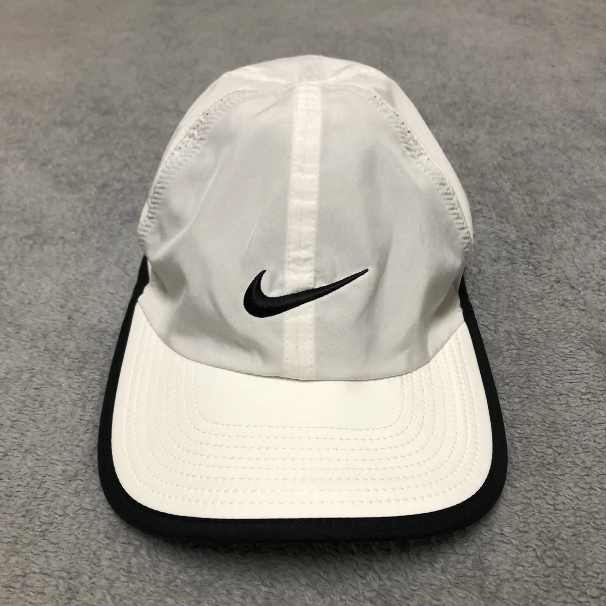 Nike featherlight top swoosh cap