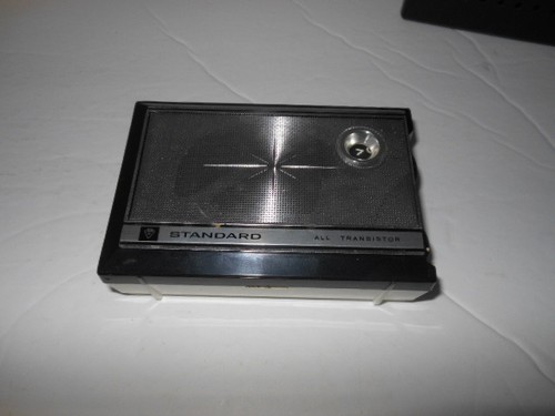 STANDARD ALL TRANSISTOR RADIO WITH BLACK CASE - Picture 2 of 6