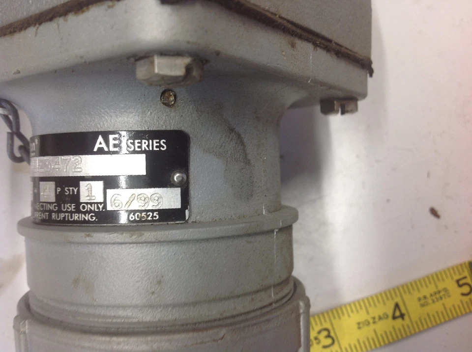 Appleton AEE3472 Pin & Sleeve Receptáculo 30A, 4W, 4P, 600VAC, 250VDC, NUEVO Foto 3 de 4