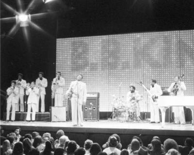 BB King performs Gettin It Together on the TV show Midnight Specia- Old Photo