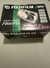 FujiFilm FinePix 2400Zoom Camera