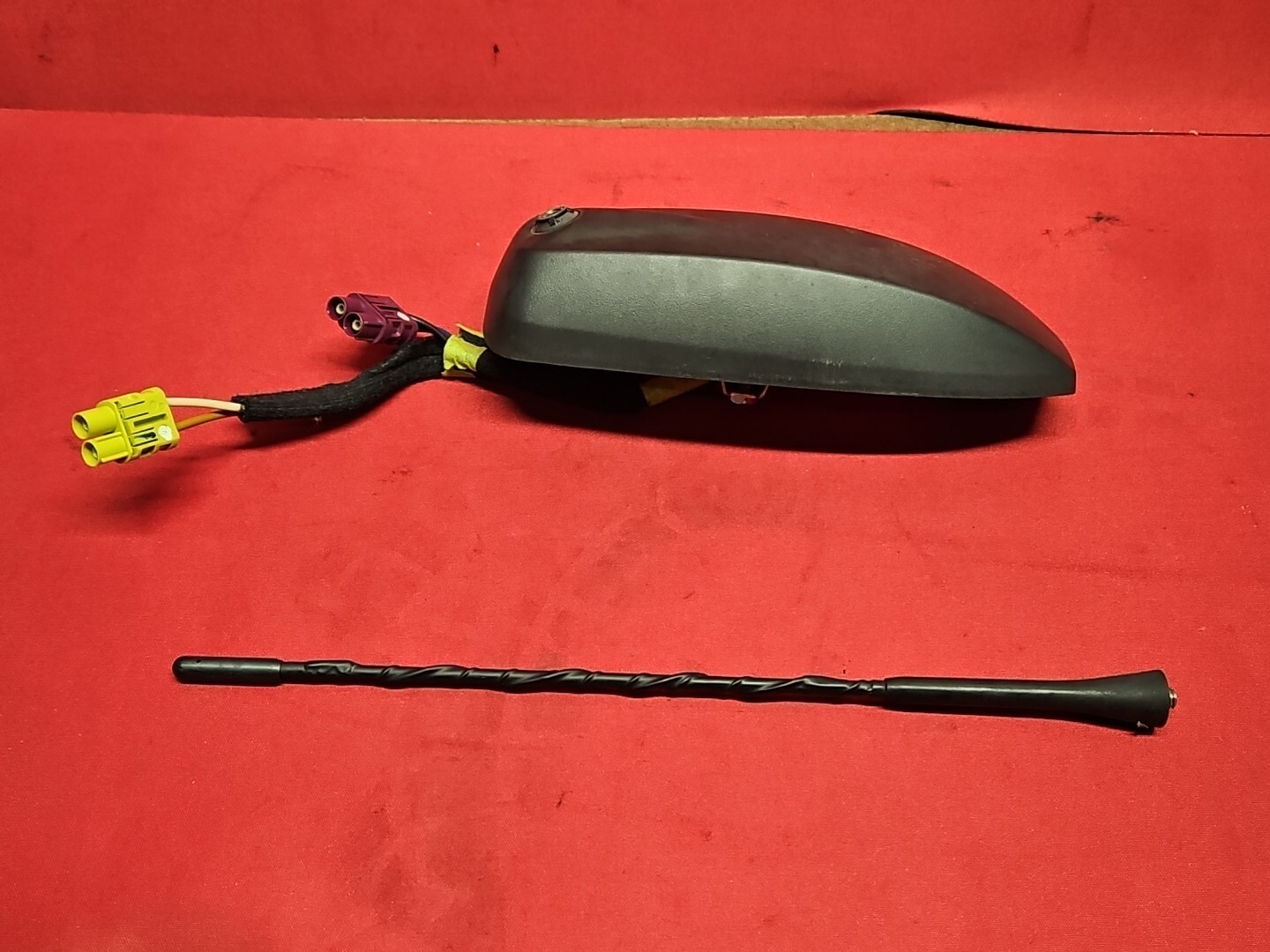 2014 - 2016 Chevy Chevrolet Cruze Radio Roof Antenna Mast & Base Black 22960095