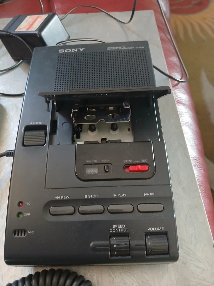 Microcassette dictador/transcriptor Sony M2020 con micrófono de mano y PA Foto 3 de 3