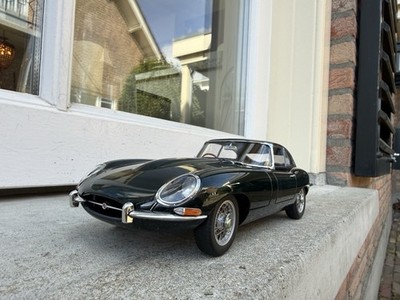 1:18 Jaguar E-Type Coupe Series 1 3.8 British Racing Green 1961 Autoart 73612