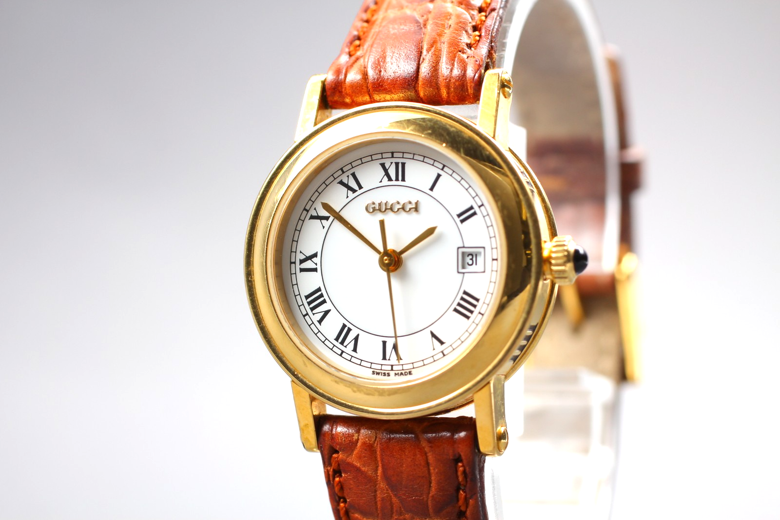 Vintage Gucci 7200L Gold 26mm Quartz Women's Watch with Roman Numerals from Japan Near Mint