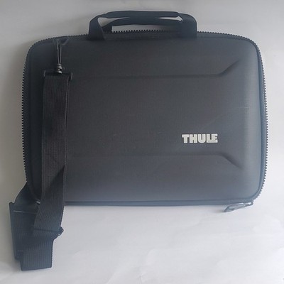 Thule Gauntlet 4 Attache Laptop Briefcase Black Hard Shell 15  Case and strap.