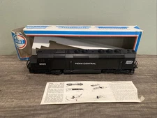 HO Penn Central EMD FP45 Diesel Locomotive #8002 Lima Company, Italy  w/ Box