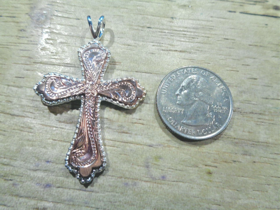 COLGANTE CRUZ PERGAMINOS HAWAIANO PLATA 925 CHAPADO EN ORO ROSA PESADO 33 MM Foto 4 de 4