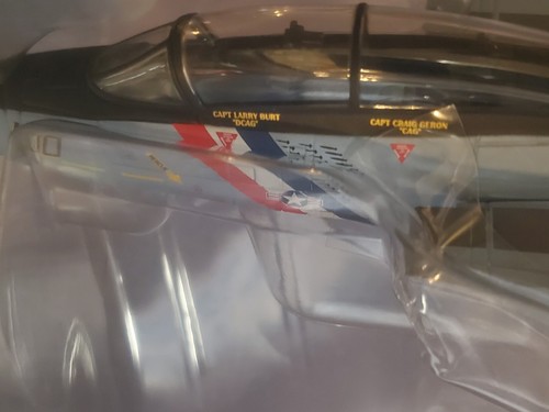 Corgi Tomcat F-14D2003 Iraqi Freedom US Navy VF-2 Bounty Hunters Diecast Model - Picture 5 of 9