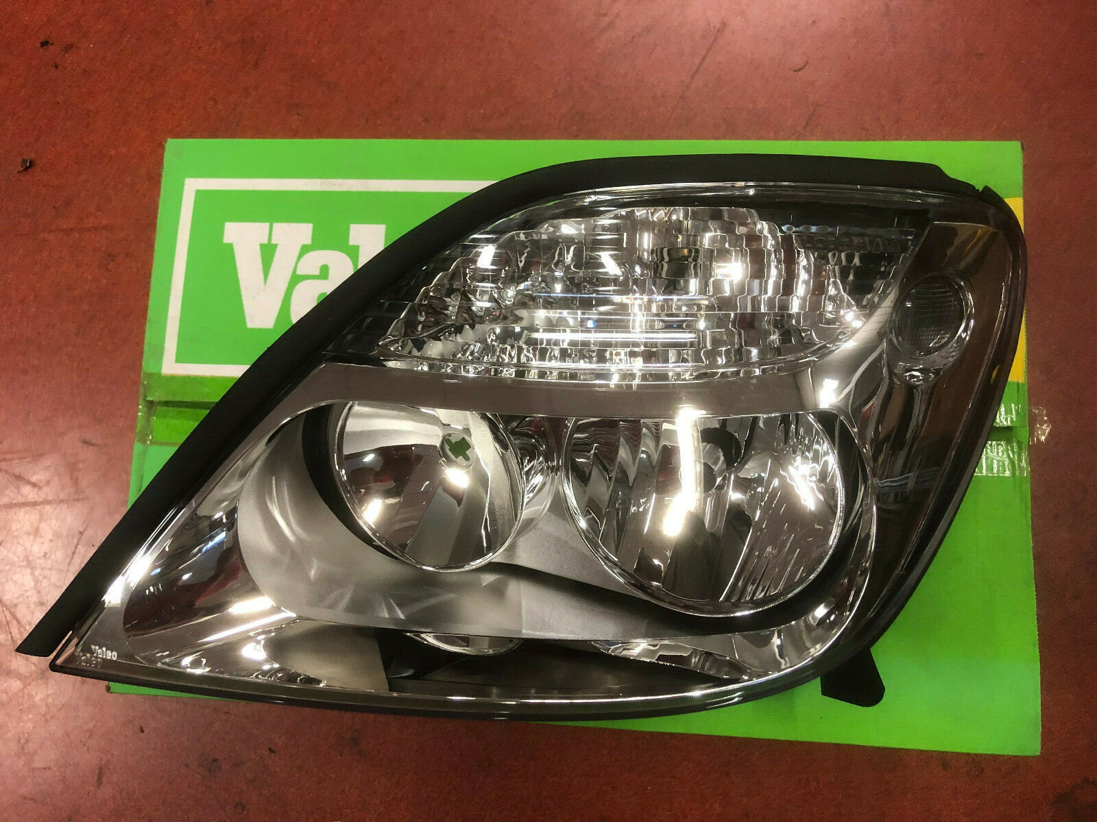 RENAULT SCENIC 10/99-4/03 - Left Headlight H7H1 - VALEO 087558 New