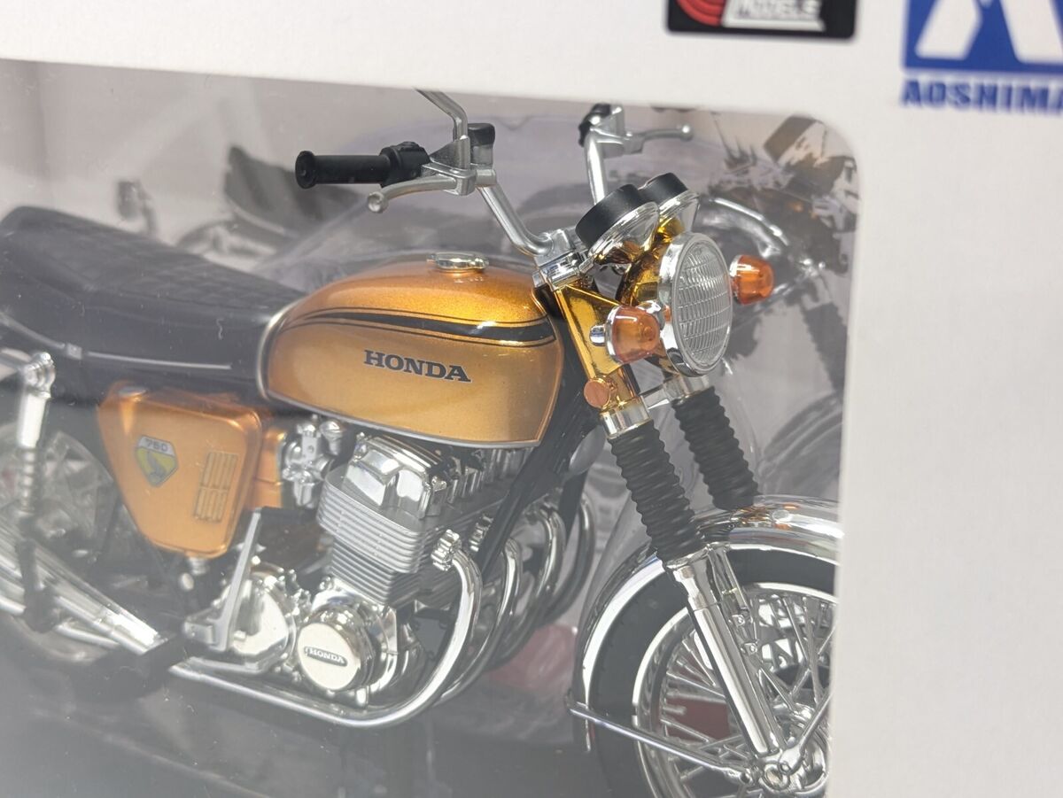 Aoshima 1/12 Honda CB750 FOUR K0 Candy Gold Motorcycle Aoshima 1/12 Honda CB750 FOUR K0 Candy Gold Motorcycle