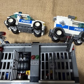 Lego 7744 Town City Police Headquarters 95% Complete With Vehicles Manuals As Is