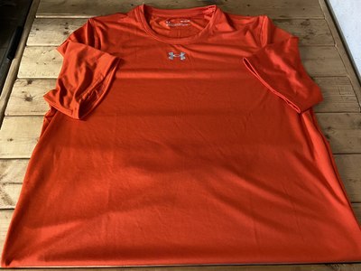 MEN'S UNDER ARMOUR T SHIRT SIZE SM / P / CH COLOR ORANGE LOOSE FIT