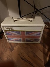 VOX V9106 Pathfinder 10 Guitar Amplifier White Union Jack Model