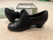 Clarks Artisan Collection - Women's Black Heels Size 7 - 31248 070