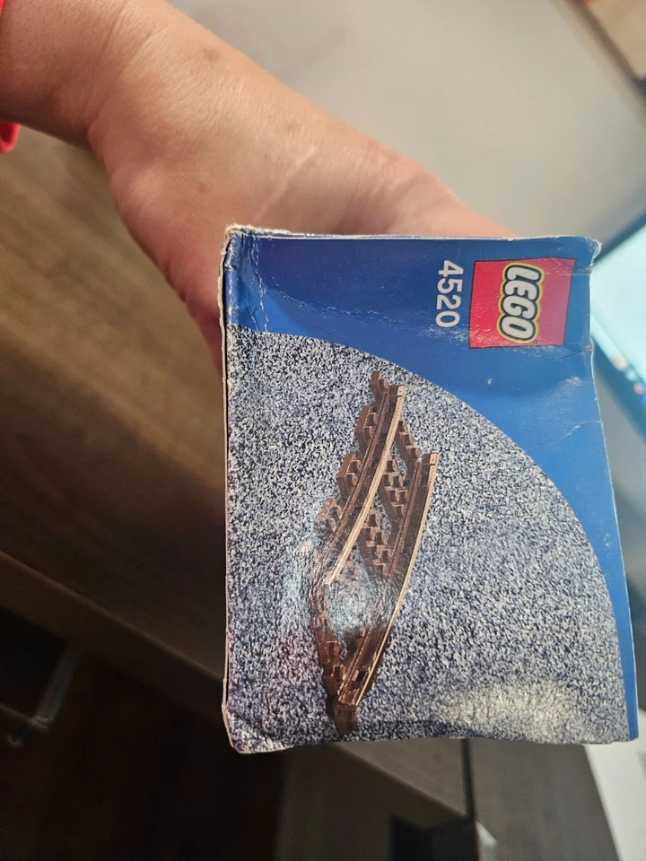 Lego 4520 World City 9V Electric Curved Train Tracks - Image 4 of 4