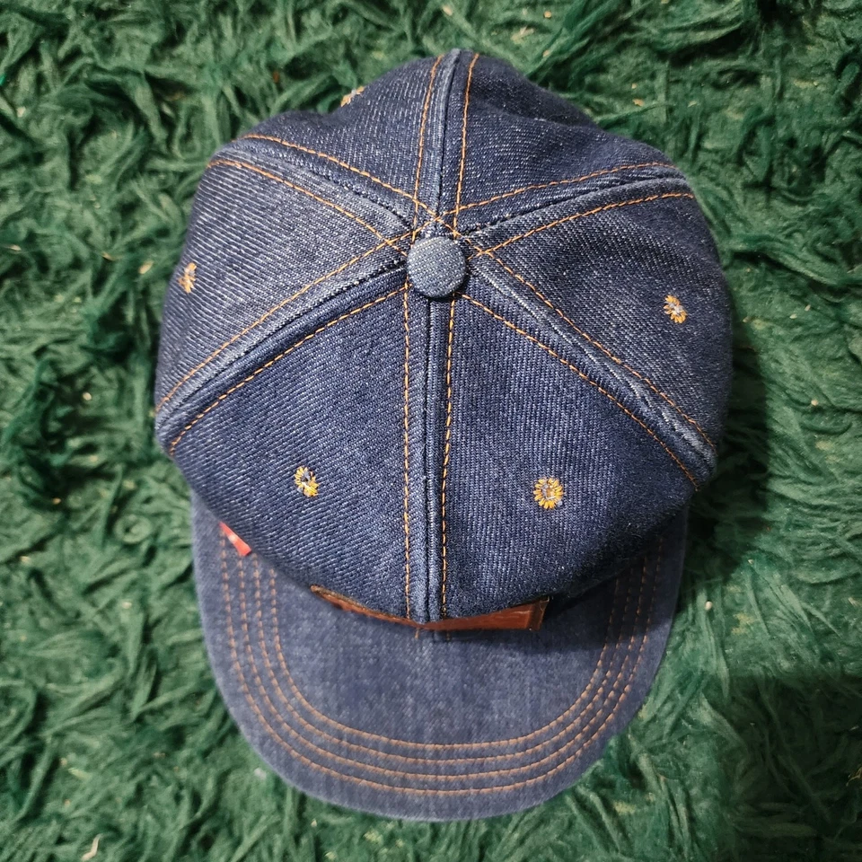 Sombrero de mezclilla Levi’s vintage hecho en EE. UU. Gorra con parche de cuero con cierre de correa Foto 4 de 4