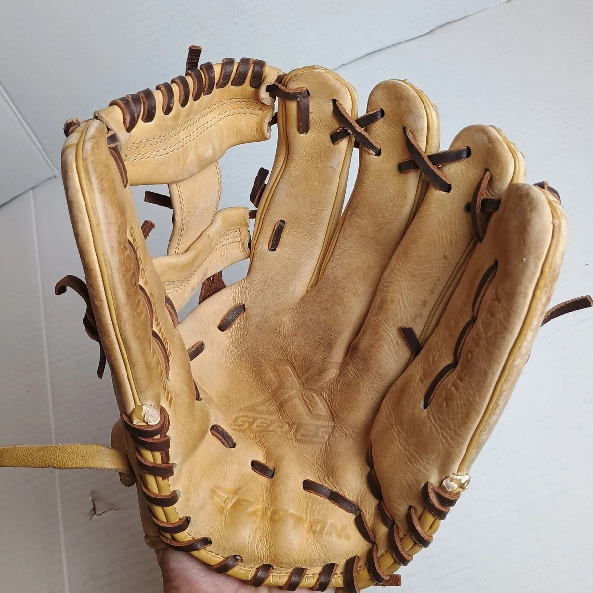 25+ Easton Baseball Softball Gloves & Mitts for sale | Updated Oct