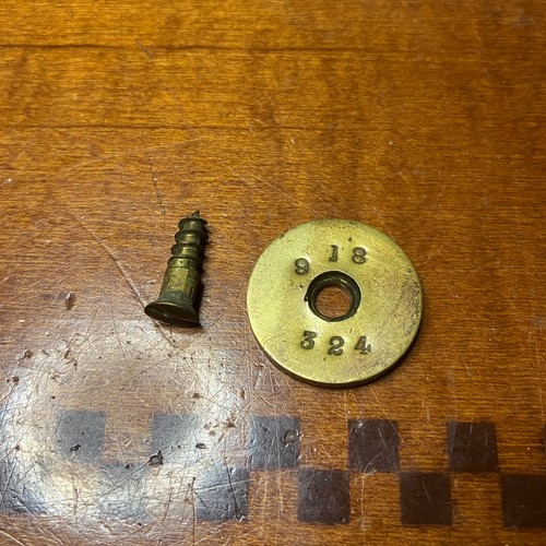 LEE ENFIELD BRASS UNIT DISC with SCREW  9/1918  #324 BROAD ARROW (UD-109)