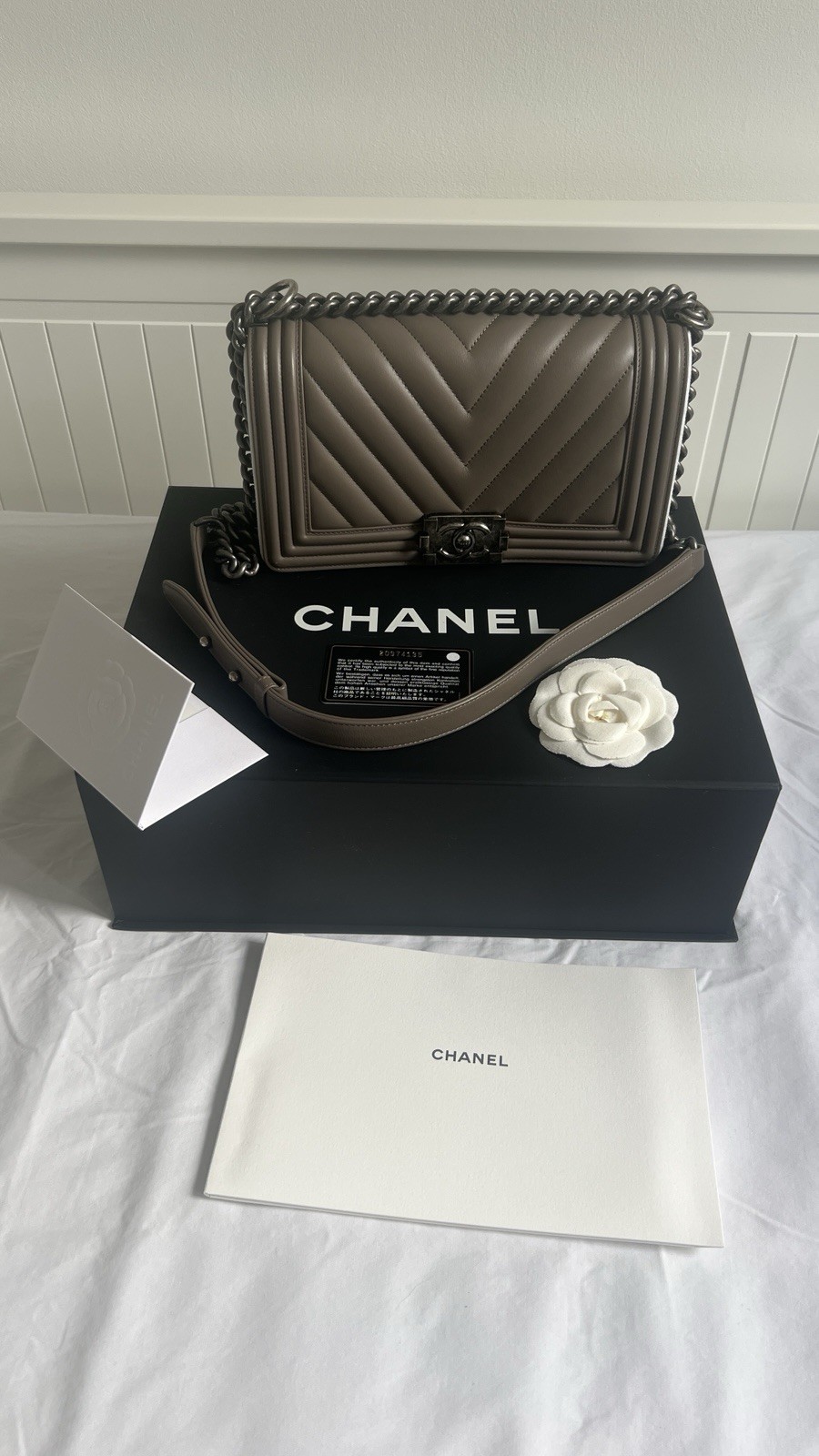 In box Chanel le Boy Medium Chevron Beige Leather Flap Bag Handbag RRP£6,000 